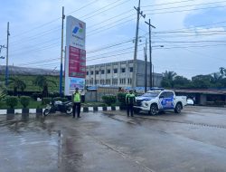 Satlantas Polres Labusel Turunkan tim Patroli Antisipasi Kelangkaan BBM di SPBU Simpang Karo, Tertibkan antrian Pastikan Lalu Lintas Lancar dan Aman.