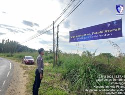 Satlantas Polres Labusel Pasang Spanduk Himbauan di Titik Rawan Laka Lantas Jalinsum