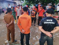 Berjibaku Lawan Arus Deras Sungai Batang Bangko, Pencarian Korban Hilang Belum Membuahkan Hasil.