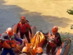 Korban Hilang di Sungai Batang Bangko Ditemukan, Tim SAR Hadapi Ancaman Buaya, Arus deras Keruh dan berlumpur.