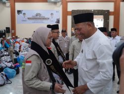 Bupati Syah Afandin Sambut Kepulangan Jamaah Haji Langkat, Sampaikan Haru dan Harapan.