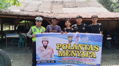 Polantas Menyapa Sopir Angkutan Barang di Kampung Rakyat, Satlantas Polres Labusel Ingatkan Pentingnya Keselamatan Berkendara.