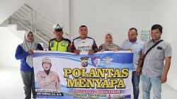 Polantas Menyapa Pengemudi Angkutan, Satlantas Polres Labusel Ajak Wujudkan Keselamatan Bersama di Jalan Raya.