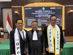*Eko Ponco, S.H. Sumpah Advokat GRATIS Melalui FERADI WPI di Pengadilan Tinggi Surabaya didampingi Pengurus DPP Adv.Dwi Siswanto & Adv.Yulianto Kiswocahyono*.