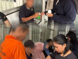 Rutan Tanjung Pura Kembali Gelar Senam Lansia Dipandu Peserta Magang, Dilanjutkan Pembagian Susu, Vitamin dan Cek Tensi bagi Warga Binaan Lansia.